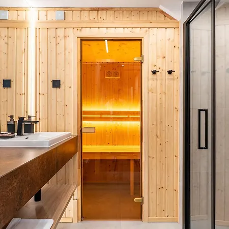 Black Hill Ginger Z Sauna Apartment